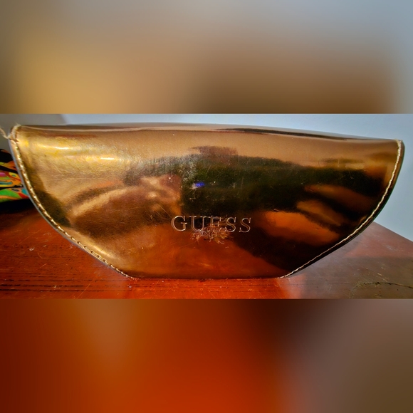 Guess large oversized bronze gold sunglasses case, luxury, 2010s, opulence - Picture 5 of 9